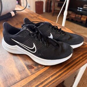 Nike Downshifter Size 9.5 Women’s Running Training Shoes Black Sneakers Athletic